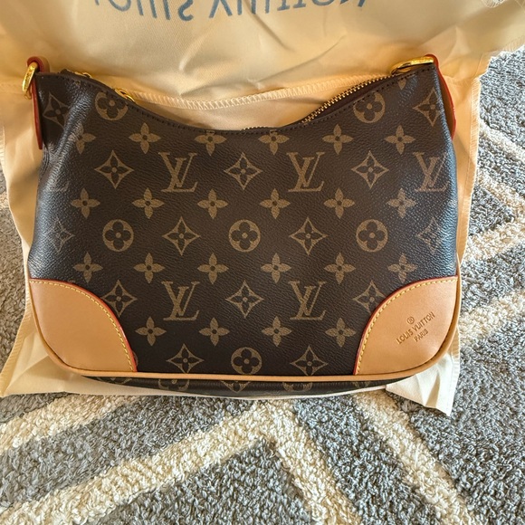 NWT  Louis Vuitton Monogram Brown Shoulder Bag - Picture 1 of 7